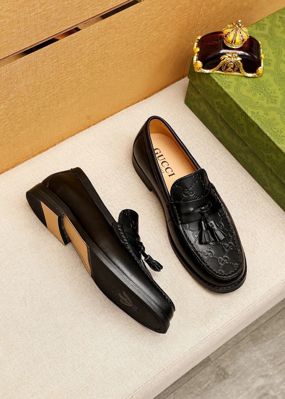 Men's shoes 💰480 💐 Product trademark: GUCCI "Gucci" casual leather shoes Regular size: 38-44 (45🉑️customized) Product materials: Selected imported first-layer calfskin embossed upper + luxury hardware buckle, imported water-dyed cow leather lining. Strong three-dimensional visual effect, combined outsole Color: 1⃣️color optional